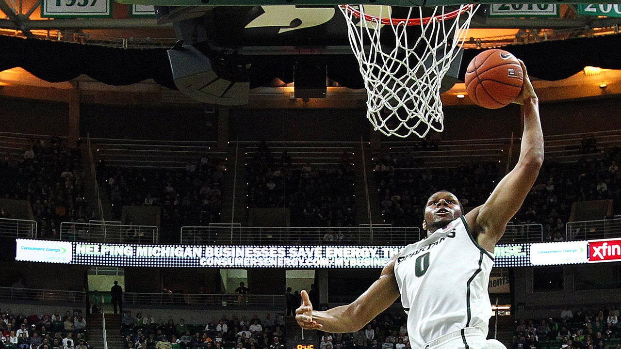 Clark, Spartans coast past Santa Clara